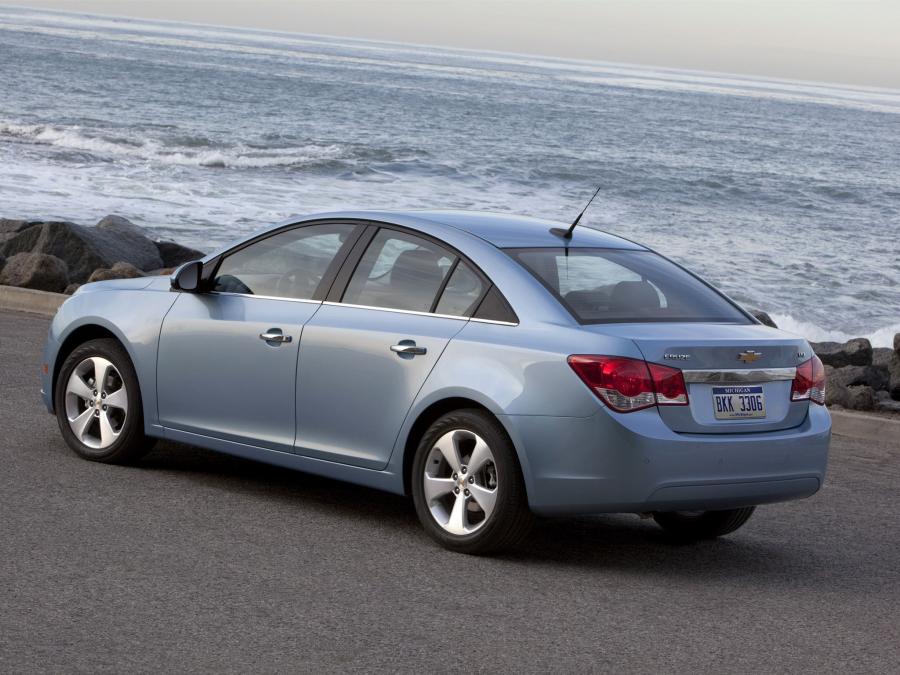  Chevrolet Cruze 2010 года  (US) (фото 6 из 16)